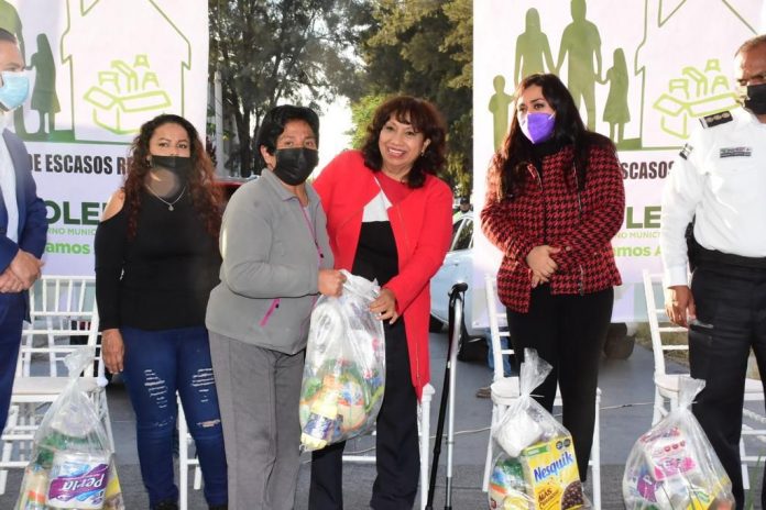 ENTREGA DE APOYOS ALIMENTARIOS EN LA COLONIA LA LOMITA