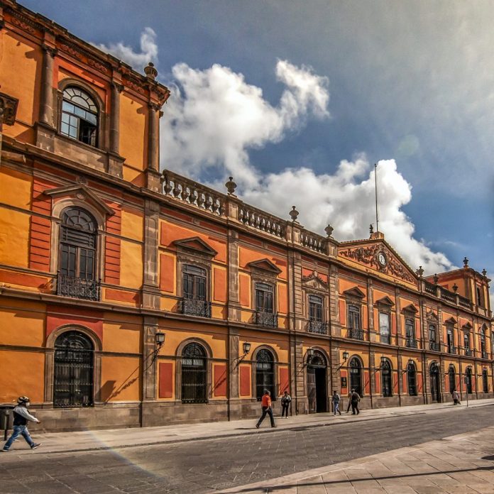 CARRERAS CON 10 O MENOS ESTUDIANTES, A EVALUACIÓN EN LA UASLP