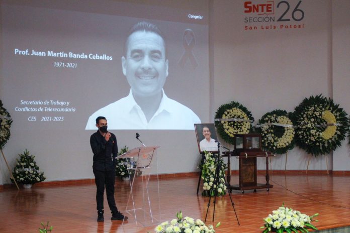 SECCIÓN 26 DEL SNTE RINDE HOMENAJE AL PROF. JUAN MARTÍN BANDA CEBALLOS