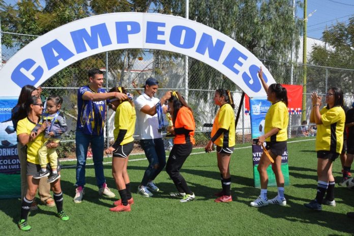 deportes futbol mujeres