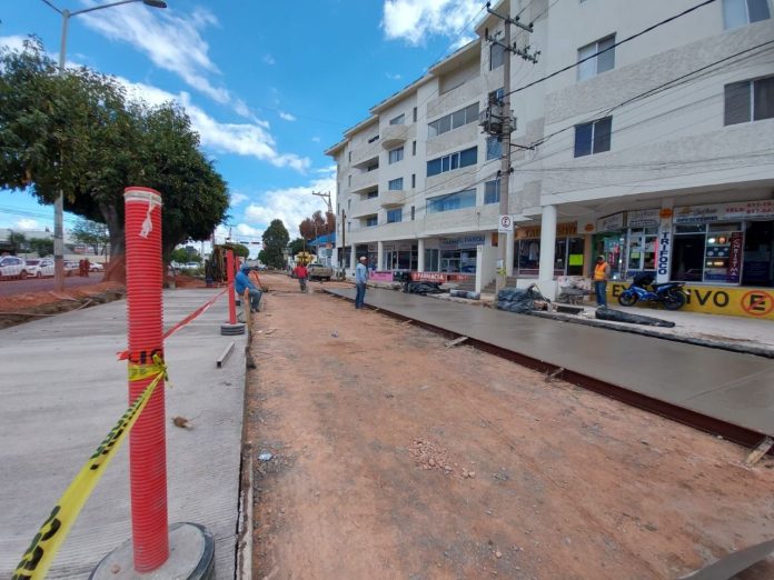 calle construcción Himno Nacional